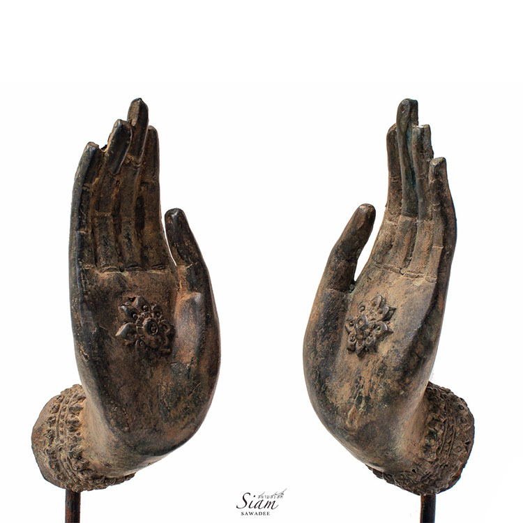 Hand-Statues-Teaching-Gesture