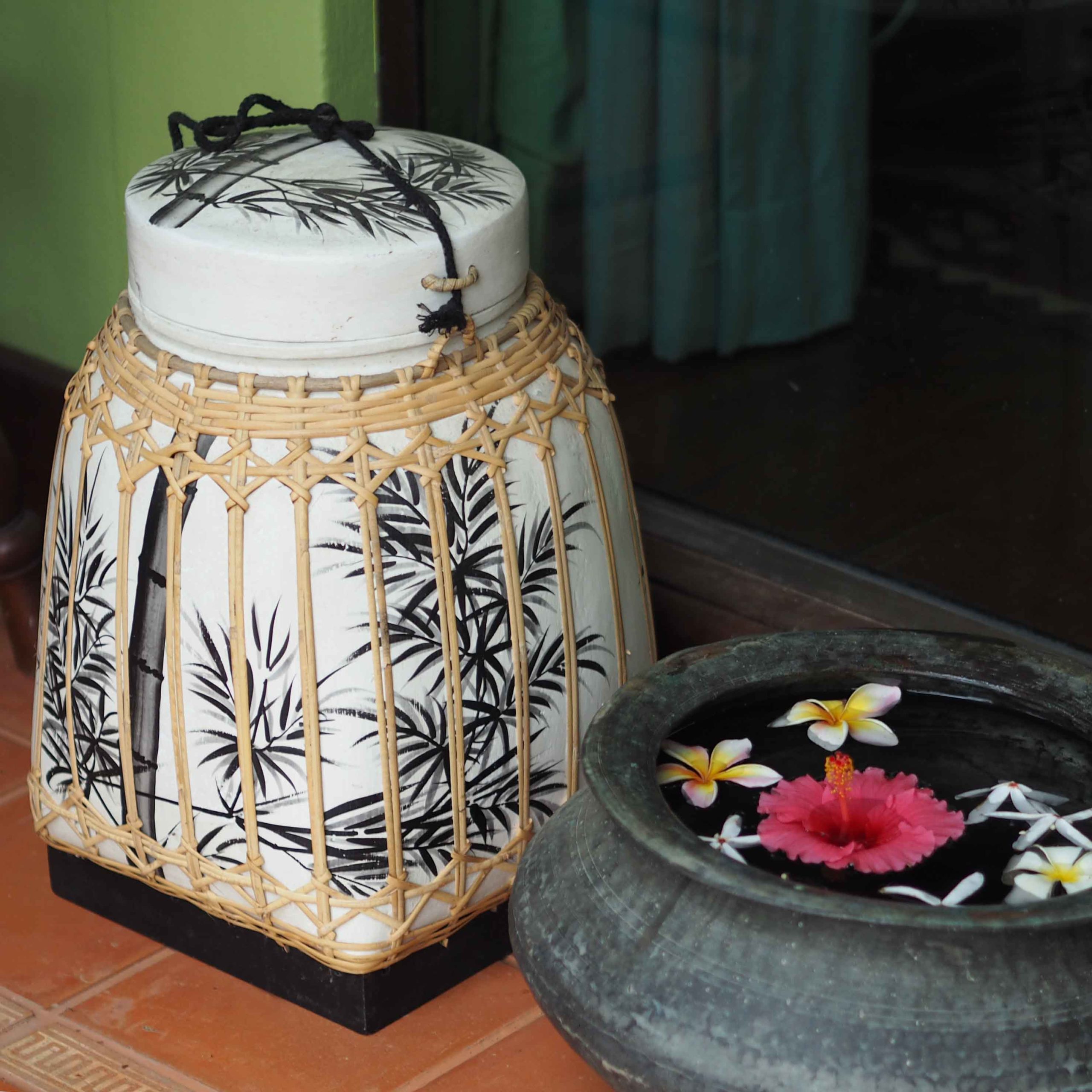 White-Decorative-Thai-Rice-Basket-Storage-Handmade-and-Hand-painted-Traditional-Asian-Pot-made-of-Bamboo-from-Thailand Thai-Rice-Basket-Storage