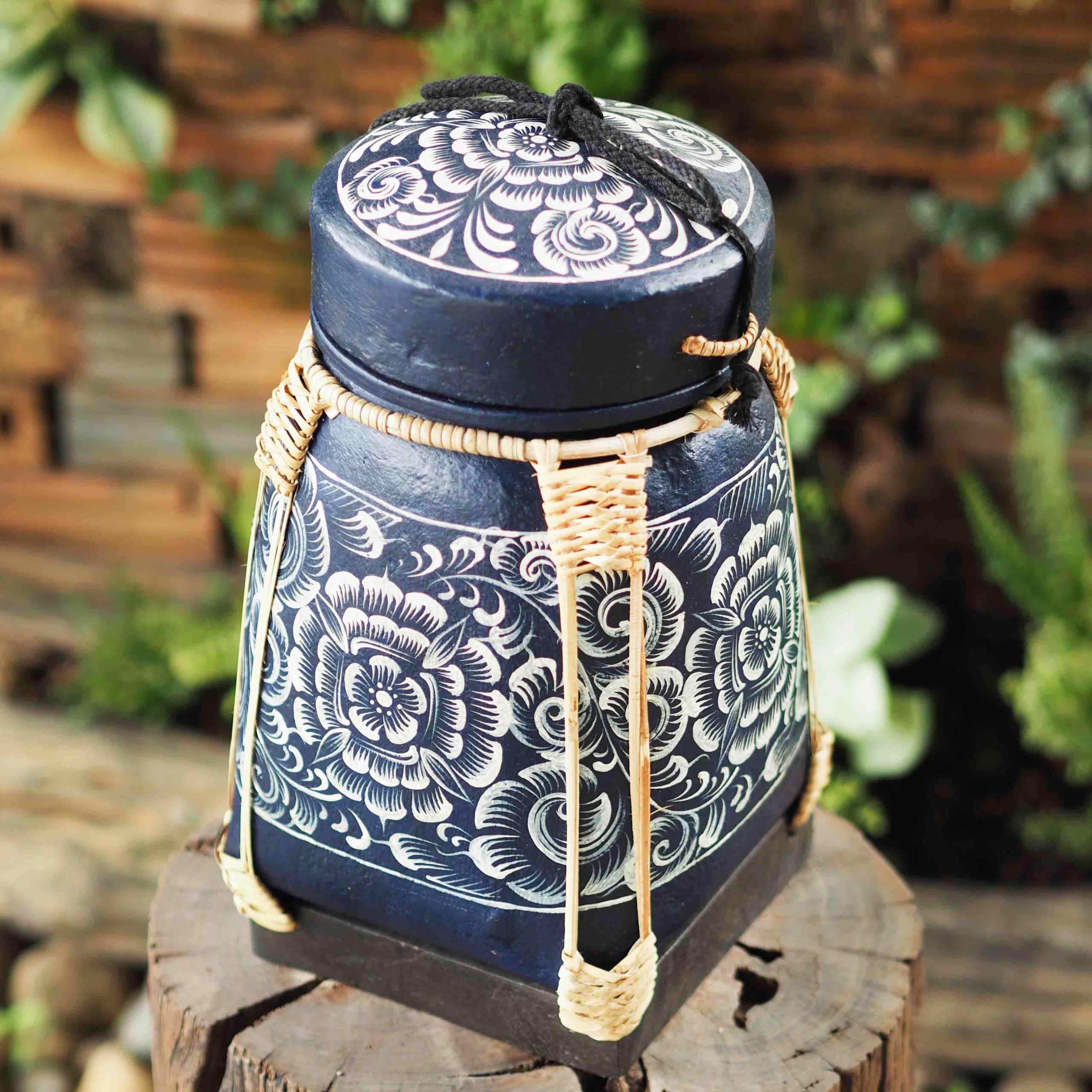 https://www.siamsawadee.com/wp-content/uploads/2018/02/Rice-Storage-Basket-Decorative-Traditional-Handmade-Bamboo-Container-With-Lid-From-Thailand-scaled.jpg