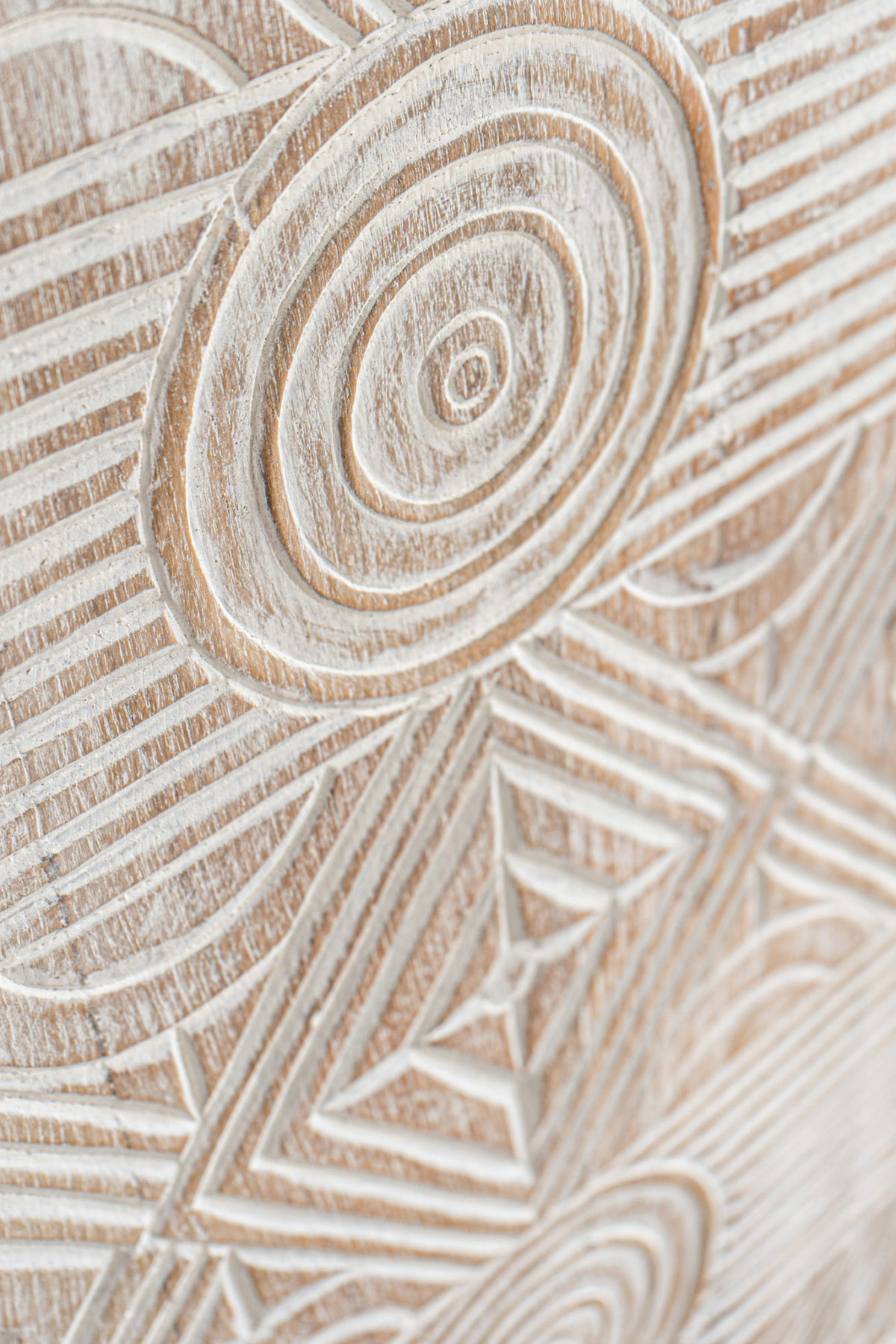 Symmetrical pattern on wood